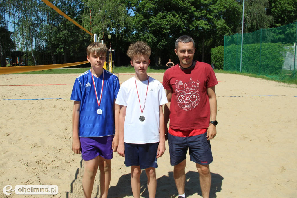 Turniej Siatkówki Plażowej w Chełmnie. SP 2 I SP 1 z awansami