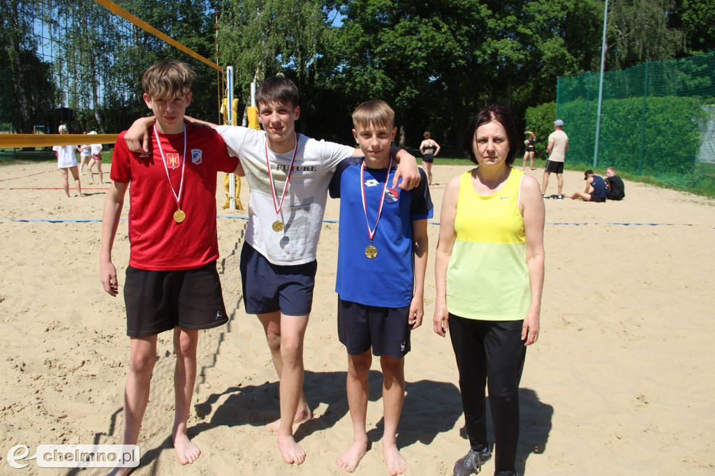 Turniej Siatkówki Plażowej w Chełmnie. SP 2 I SP 1 z awansami