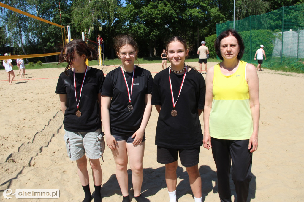 Turniej Siatkówki Plażowej w Chełmnie. SP 2 I SP 1 z awansami