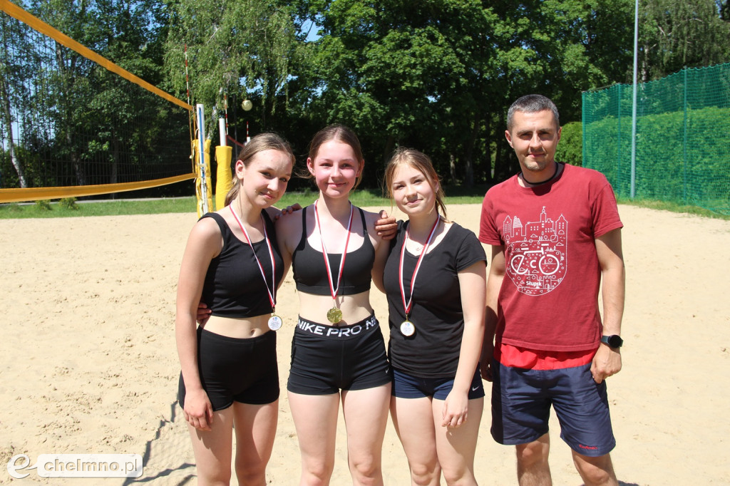 Turniej Siatkówki Plażowej w Chełmnie. SP 2 I SP 1 z awansami