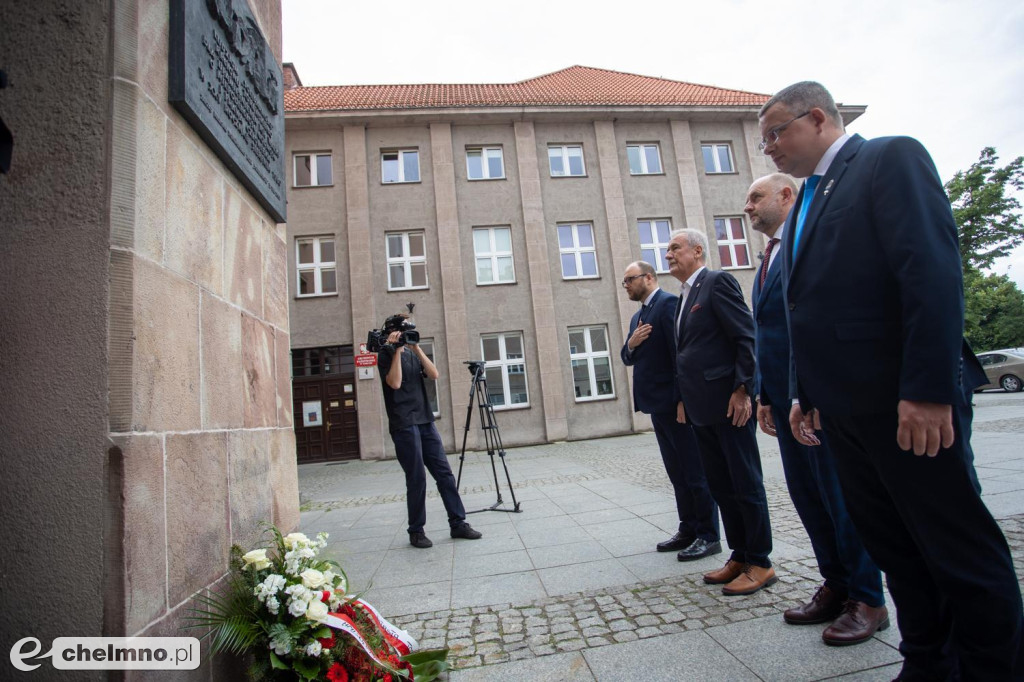 Poznają drogę ku demokracji