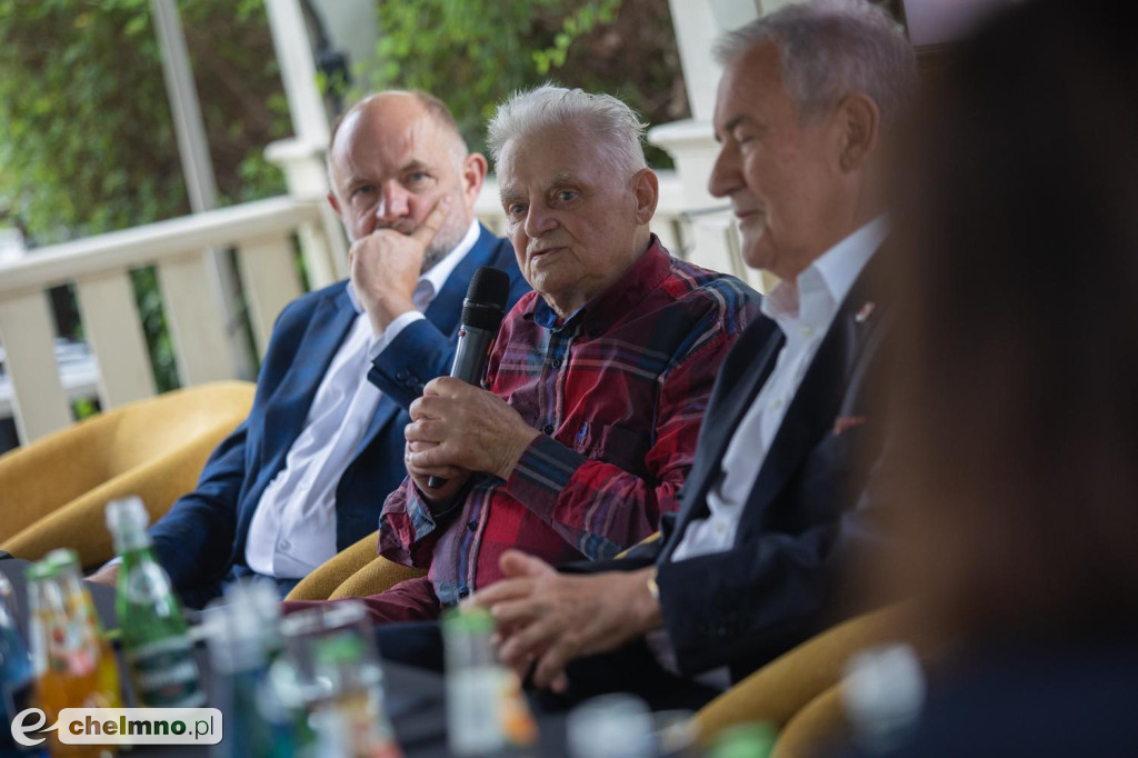 Poznają drogę ku demokracji
