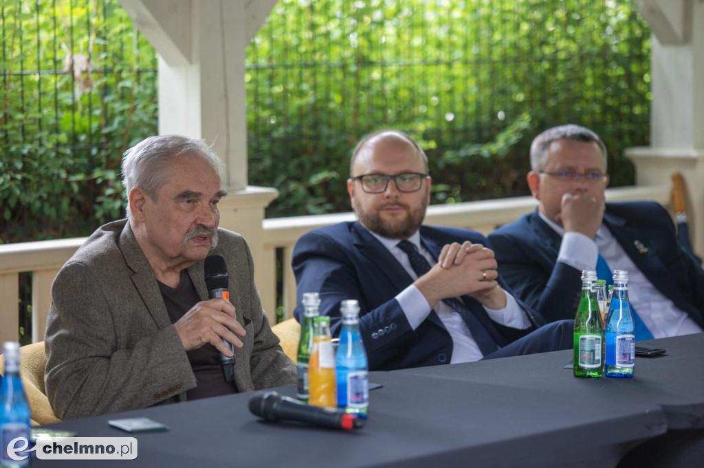 Poznają drogę ku demokracji