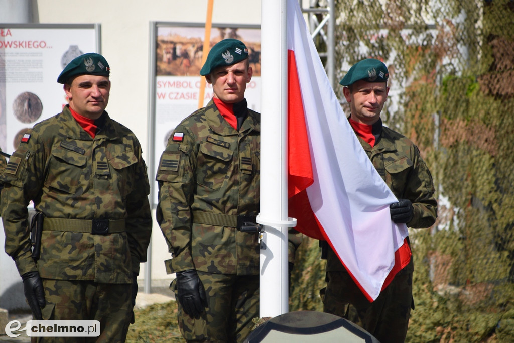 Uroczysty apel na chełmińskim rynku z okazji Święta 3. Pułku Saperów