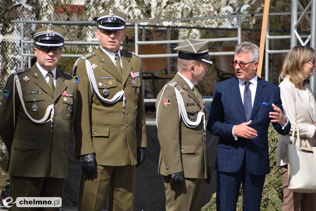Uroczysty apel na chełmińskim rynku z okazji Święta 3. Pułku Saperów