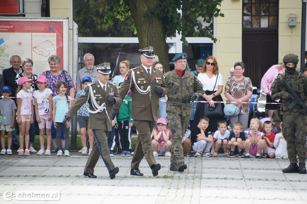 Uroczysty apel na chełmińskim rynku z okazji Święta 3. Pułku Saperów