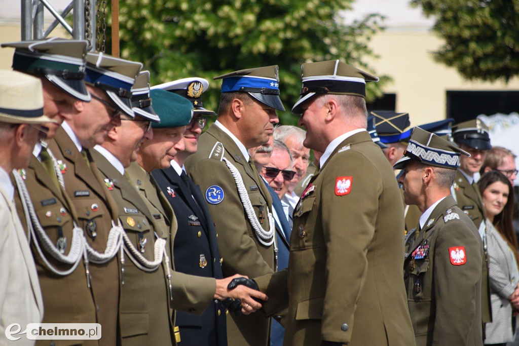 Uroczysty apel na chełmińskim rynku z okazji Święta 3. Pułku Saperów