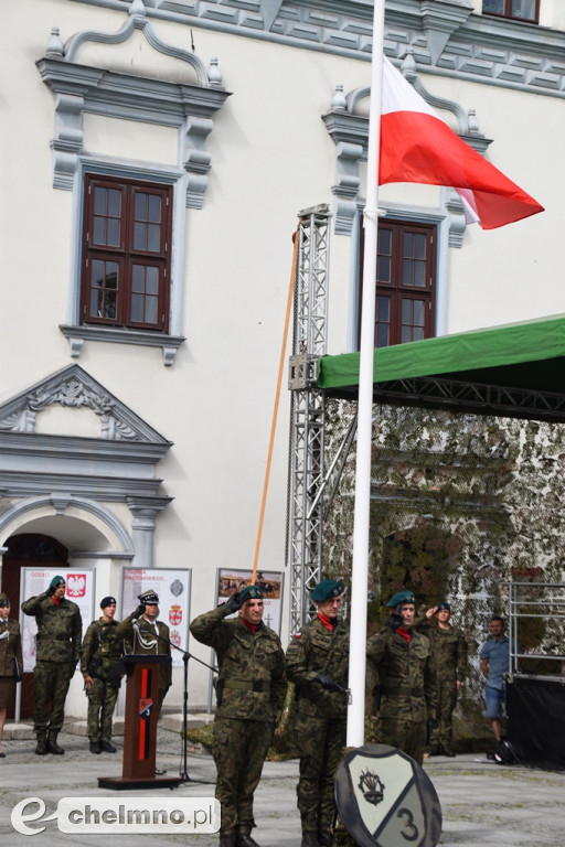 Uroczysty apel na chełmińskim rynku z okazji Święta 3. Pułku Saperów