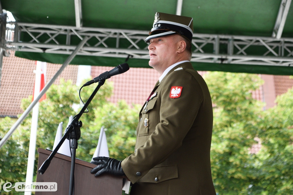 Uroczysty apel na chełmińskim rynku z okazji Święta 3. Pułku Saperów