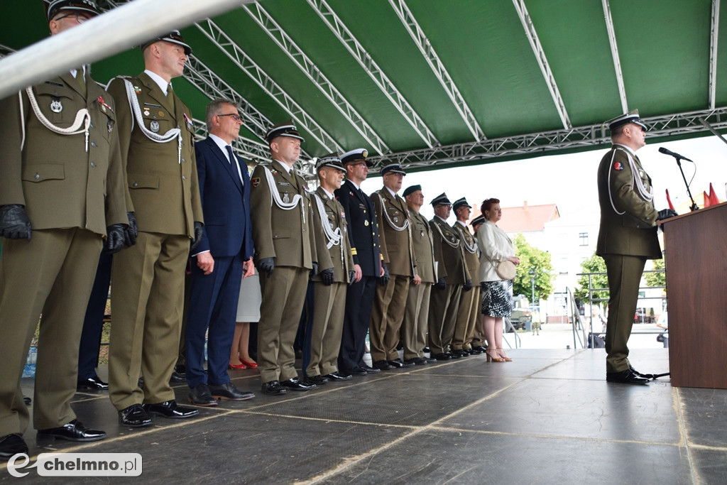 Uroczysty apel na chełmińskim rynku z okazji Święta 3. Pułku Saperów
