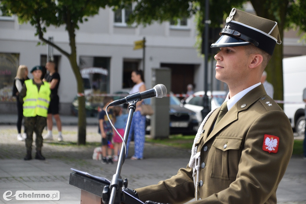 Uroczysty apel na chełmińskim rynku z okazji Święta 3. Pułku Saperów