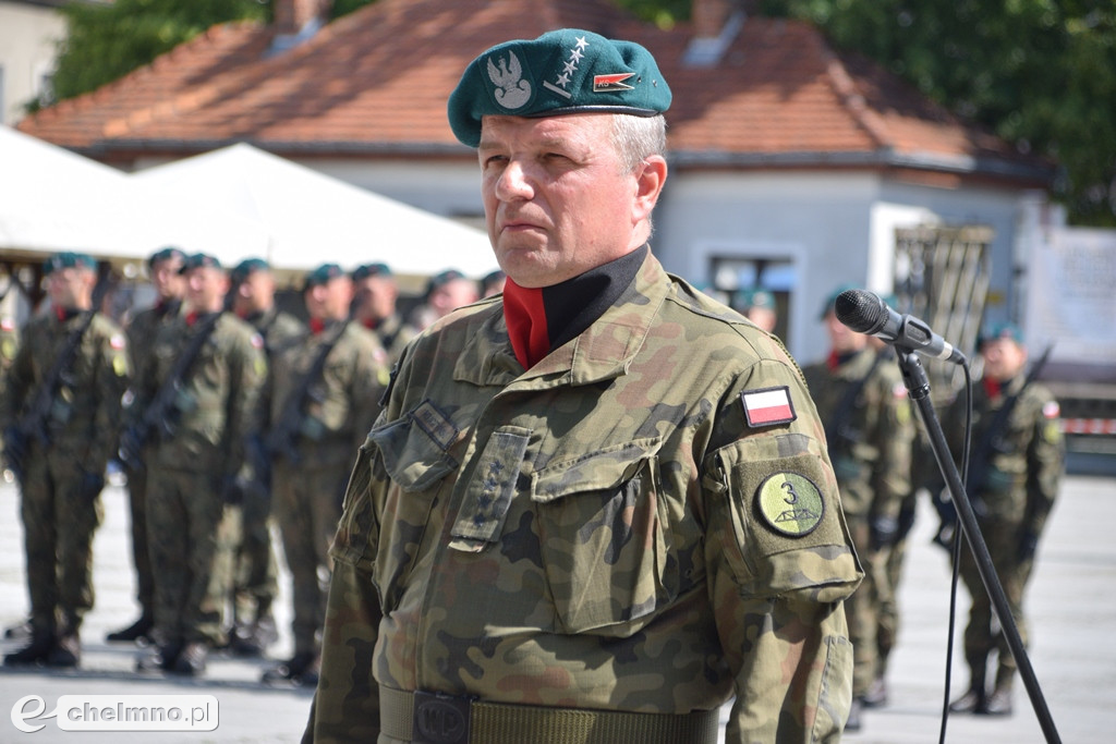 Uroczysty apel na chełmińskim rynku z okazji Święta 3. Pułku Saperów