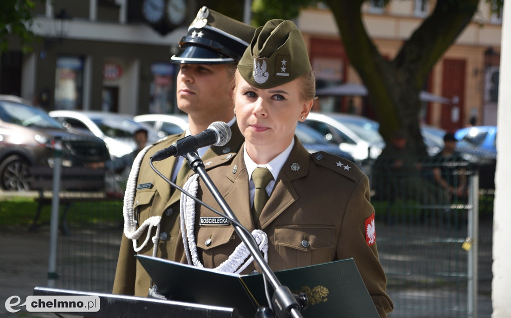 Uroczysty apel na chełmińskim rynku z okazji Święta 3. Pułku Saperów
