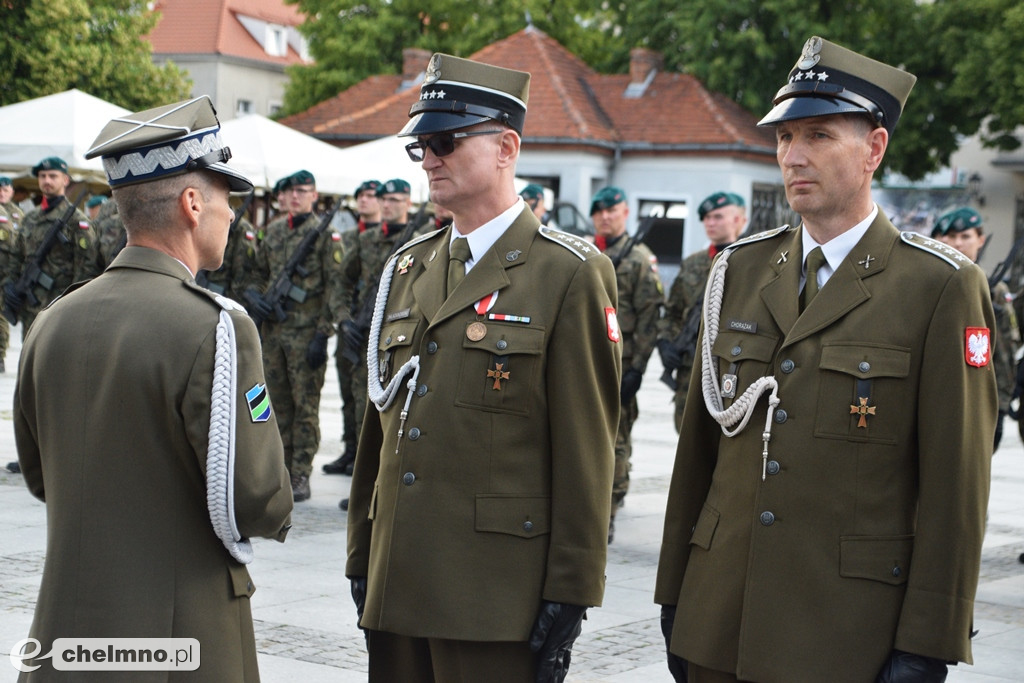 Uroczysty apel na chełmińskim rynku z okazji Święta 3. Pułku Saperów