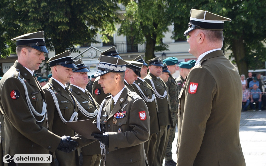 Uroczysty apel na chełmińskim rynku z okazji Święta 3. Pułku Saperów