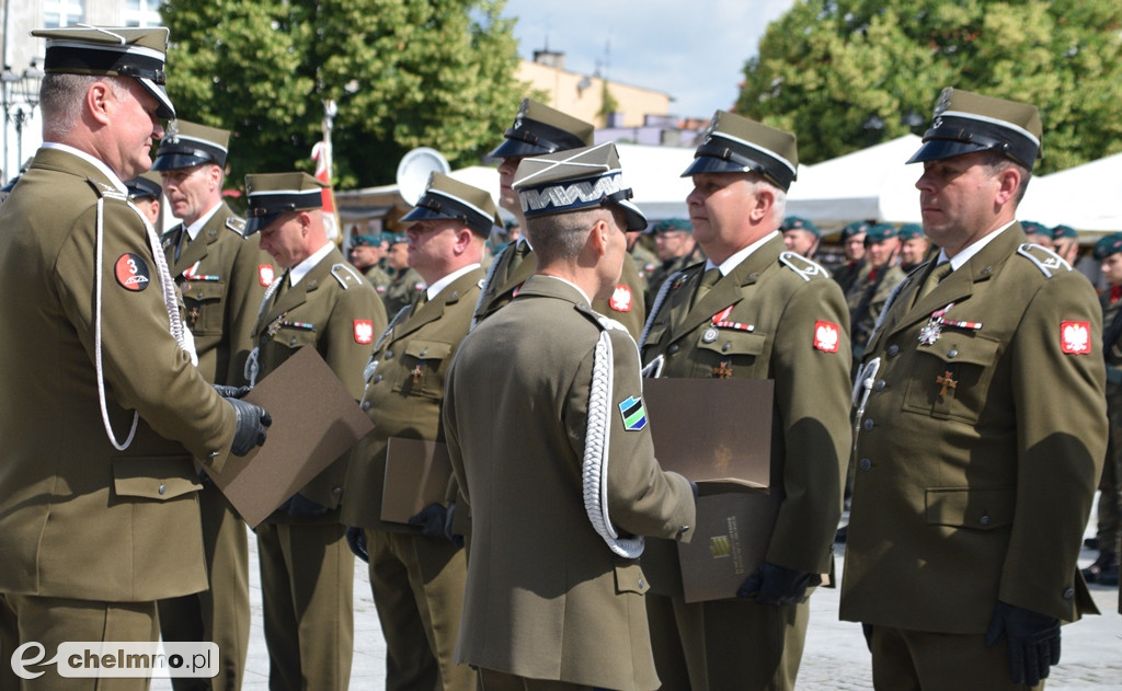 Uroczysty apel na chełmińskim rynku z okazji Święta 3. Pułku Saperów