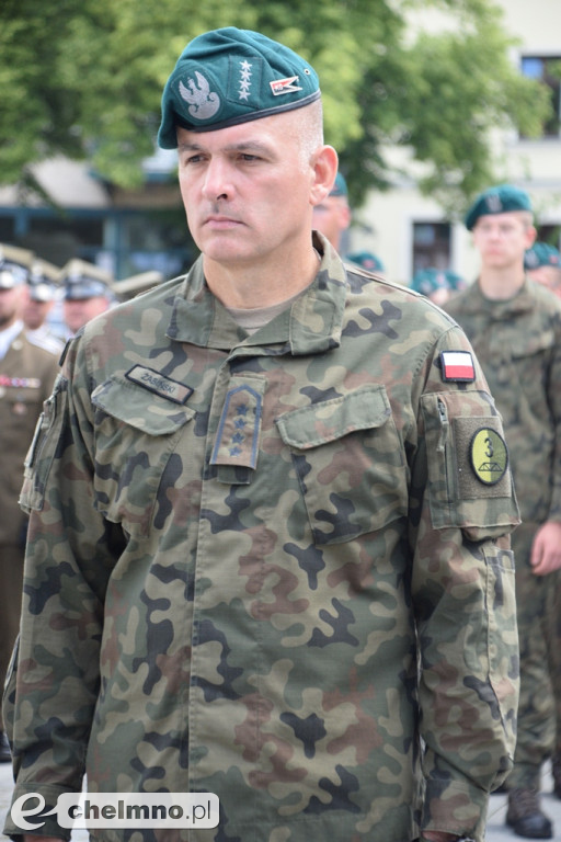 Uroczysty apel na chełmińskim rynku z okazji Święta 3. Pułku Saperów