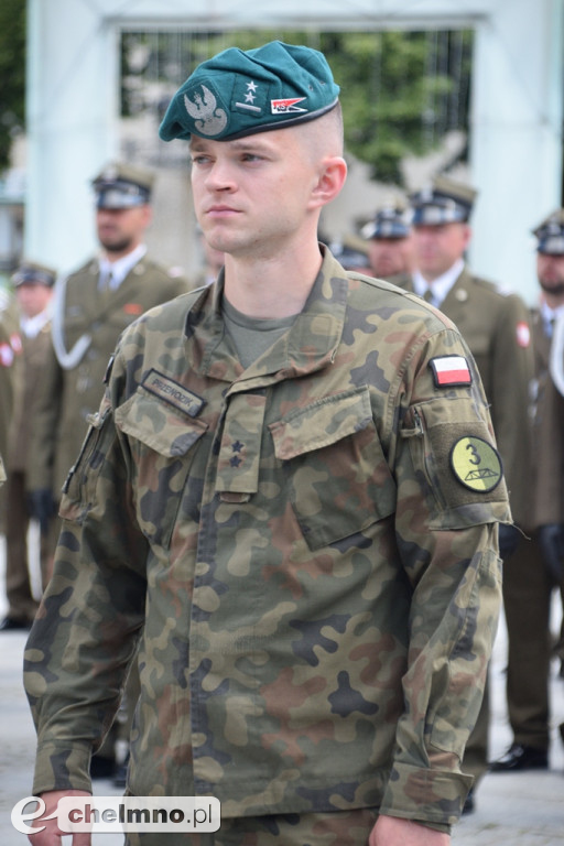 Uroczysty apel na chełmińskim rynku z okazji Święta 3. Pułku Saperów