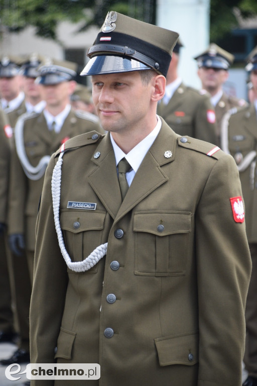 Uroczysty apel na chełmińskim rynku z okazji Święta 3. Pułku Saperów