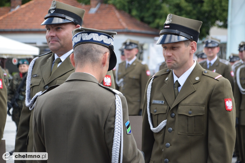 Uroczysty apel na chełmińskim rynku z okazji Święta 3. Pułku Saperów