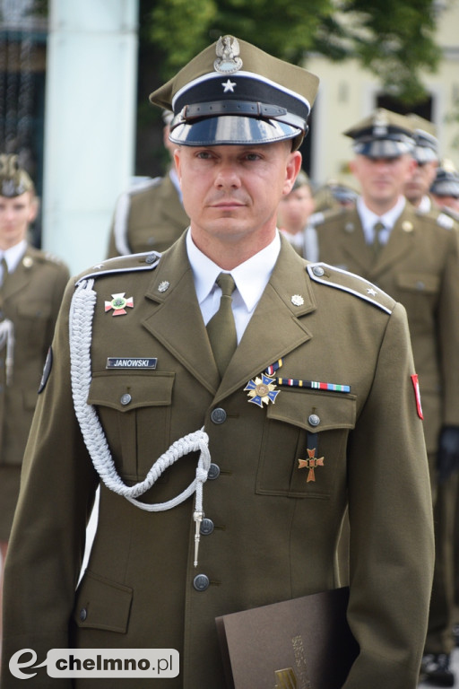 Uroczysty apel na chełmińskim rynku z okazji Święta 3. Pułku Saperów