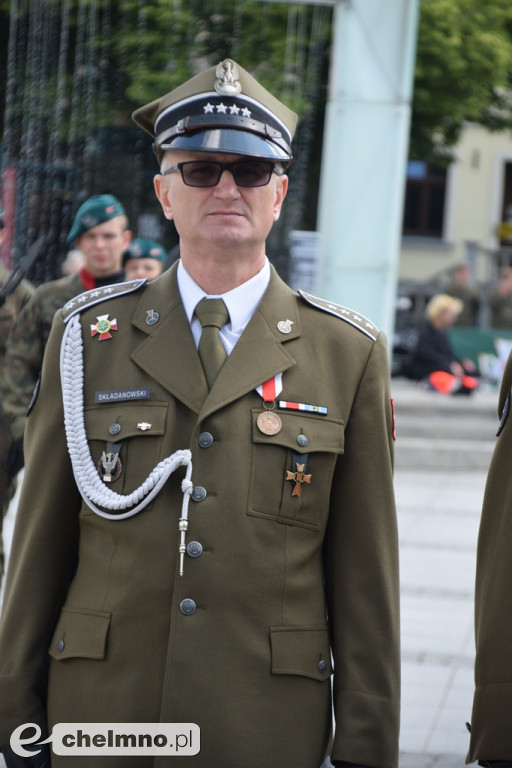 Uroczysty apel na chełmińskim rynku z okazji Święta 3. Pułku Saperów