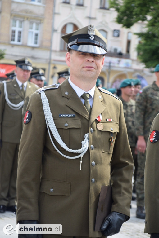 Uroczysty apel na chełmińskim rynku z okazji Święta 3. Pułku Saperów