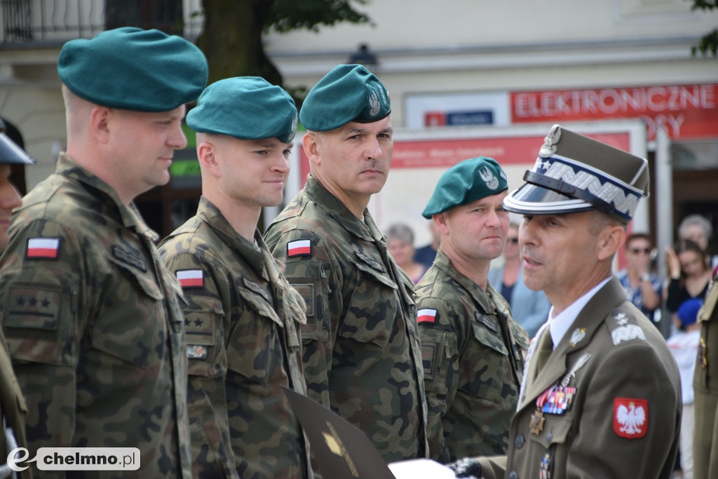 Uroczysty apel na chełmińskim rynku z okazji Święta 3. Pułku Saperów