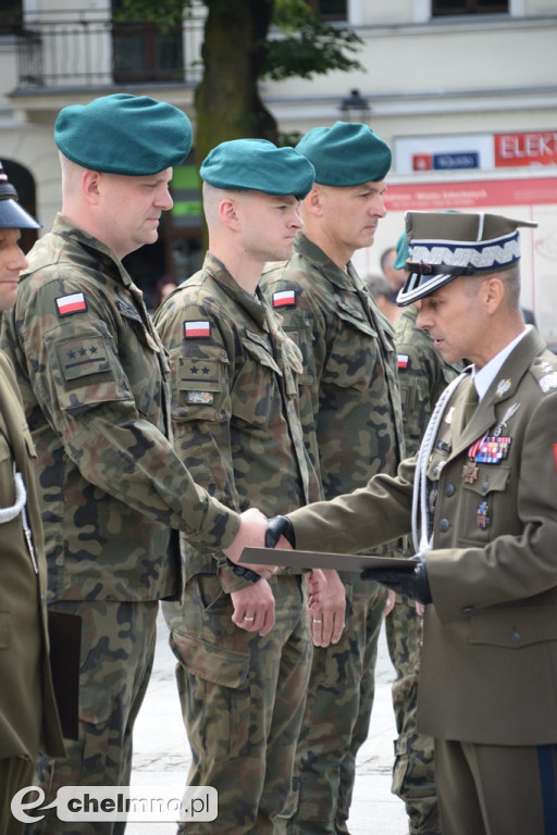 Uroczysty apel na chełmińskim rynku z okazji Święta 3. Pułku Saperów