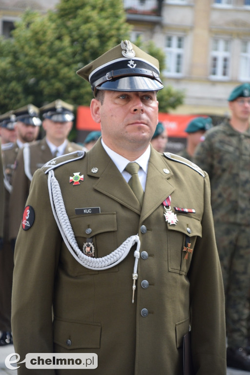 Uroczysty apel na chełmińskim rynku z okazji Święta 3. Pułku Saperów