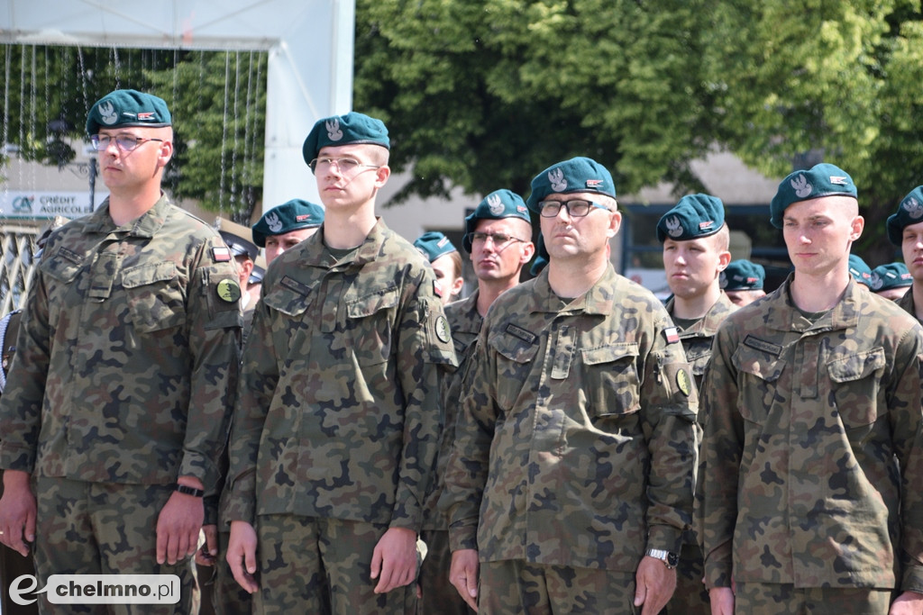 Uroczysty apel na chełmińskim rynku z okazji Święta 3. Pułku Saperów