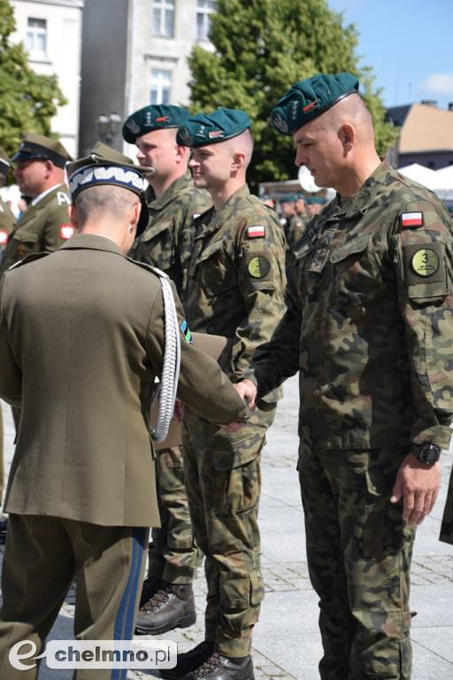 Uroczysty apel na chełmińskim rynku z okazji Święta 3. Pułku Saperów