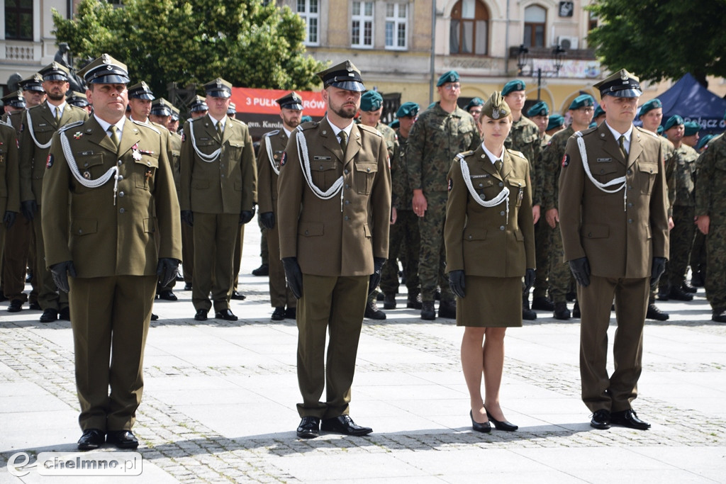 Uroczysty apel na chełmińskim rynku z okazji Święta 3. Pułku Saperów