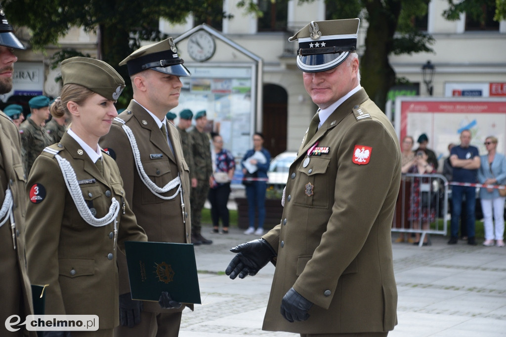 Uroczysty apel na chełmińskim rynku z okazji Święta 3. Pułku Saperów