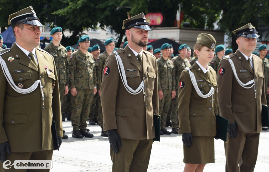 Uroczysty apel na chełmińskim rynku z okazji Święta 3. Pułku Saperów