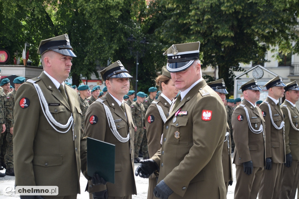 Uroczysty apel na chełmińskim rynku z okazji Święta 3. Pułku Saperów