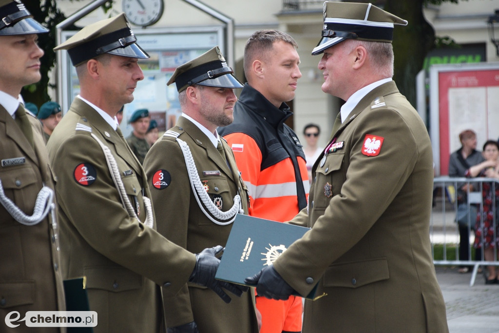 Uroczysty apel na chełmińskim rynku z okazji Święta 3. Pułku Saperów