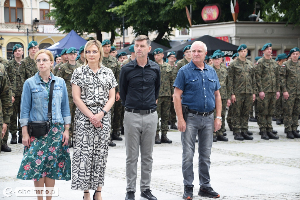 Uroczysty apel na chełmińskim rynku z okazji Święta 3. Pułku Saperów