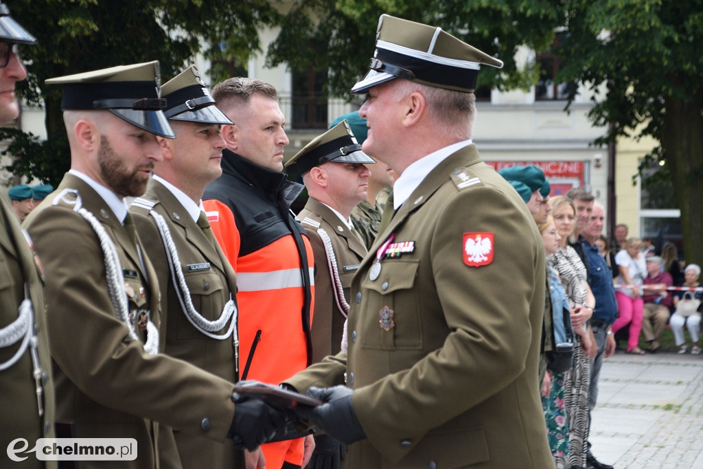 Uroczysty apel na chełmińskim rynku z okazji Święta 3. Pułku Saperów