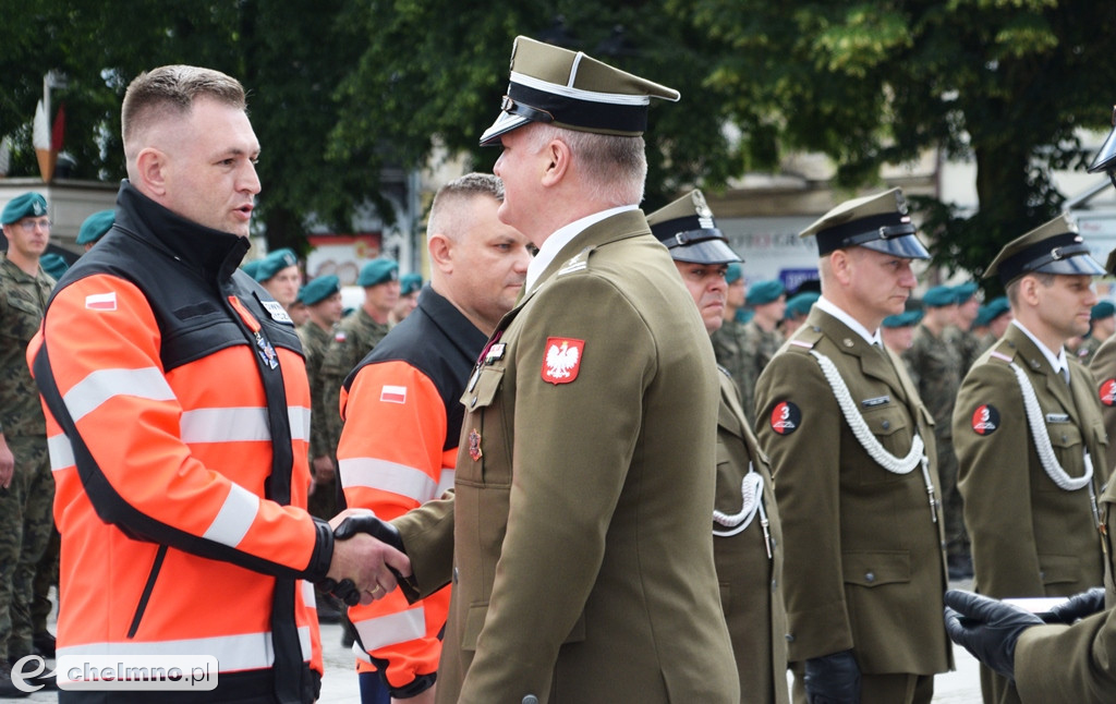 Uroczysty apel na chełmińskim rynku z okazji Święta 3. Pułku Saperów