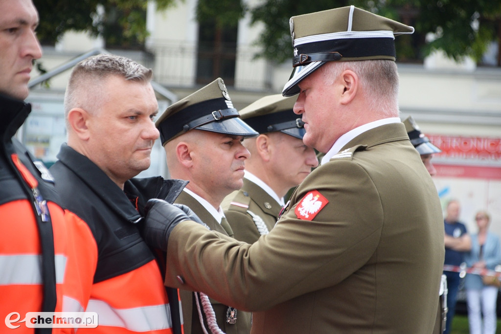 Uroczysty apel na chełmińskim rynku z okazji Święta 3. Pułku Saperów