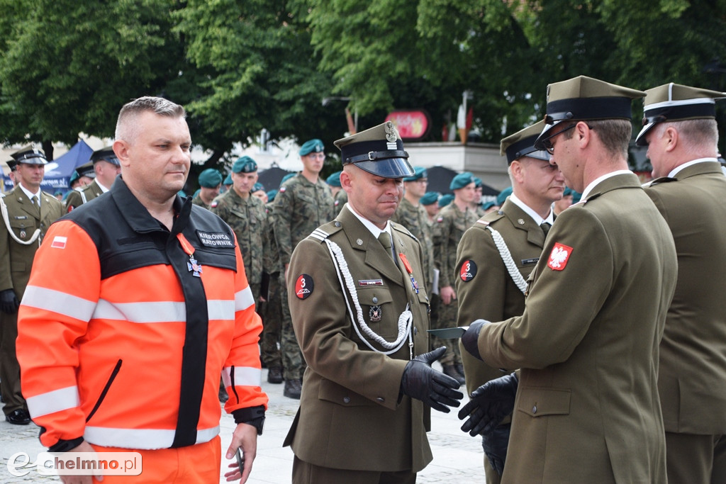 Uroczysty apel na chełmińskim rynku z okazji Święta 3. Pułku Saperów