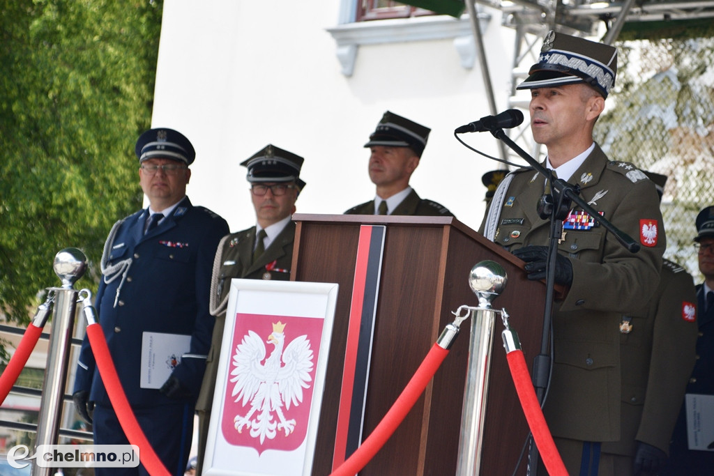 Uroczysty apel na chełmińskim rynku z okazji Święta 3. Pułku Saperów