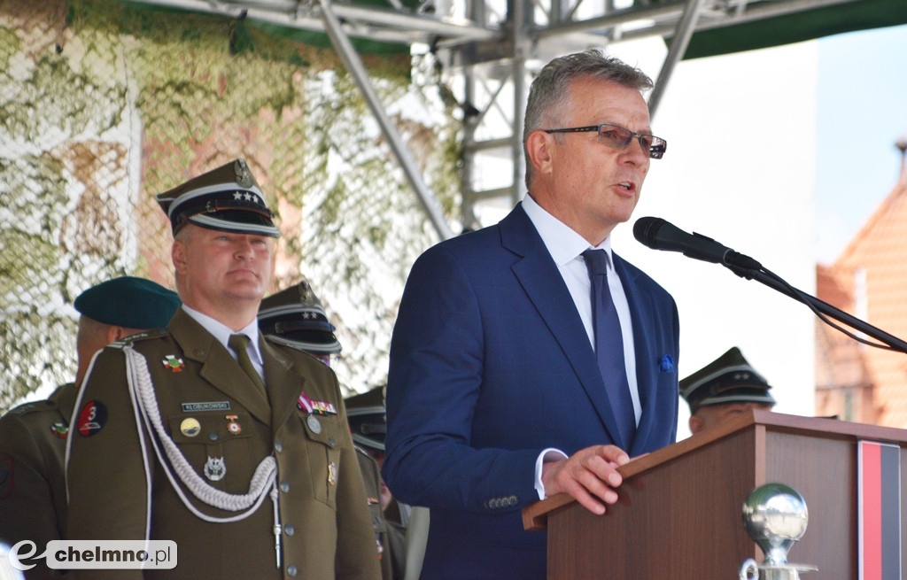 Uroczysty apel na chełmińskim rynku z okazji Święta 3. Pułku Saperów