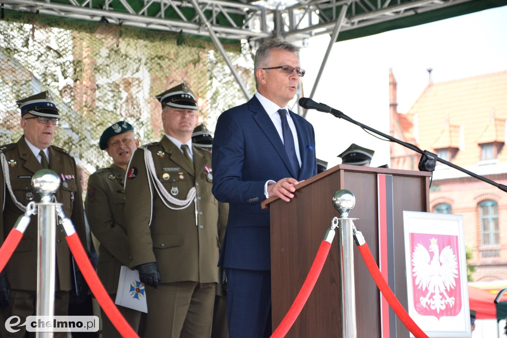 Uroczysty apel na chełmińskim rynku z okazji Święta 3. Pułku Saperów