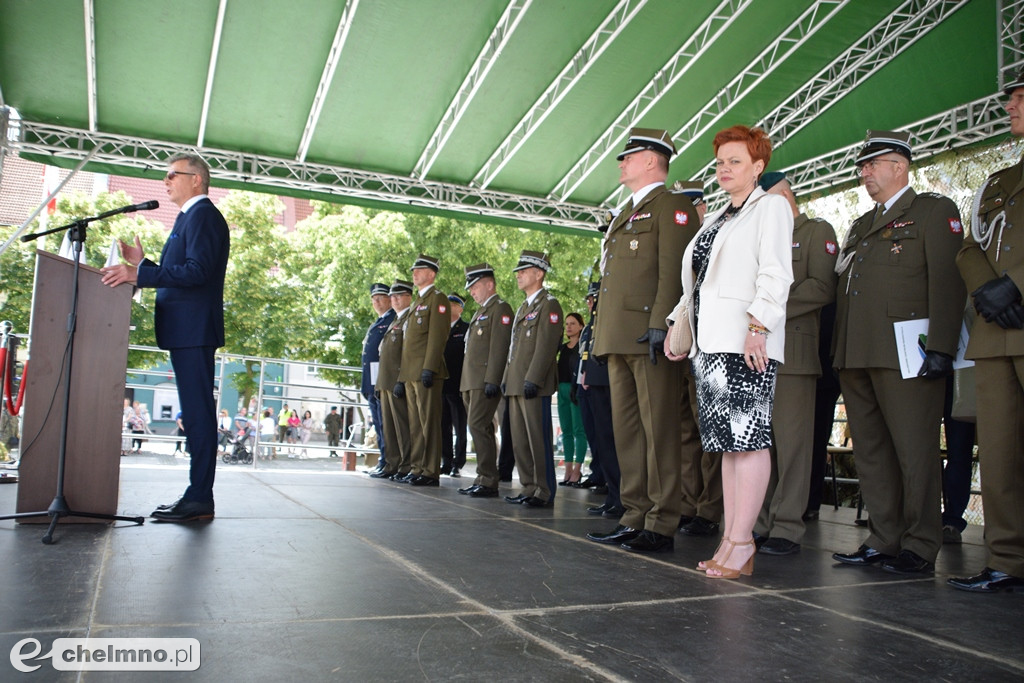 Uroczysty apel na chełmińskim rynku z okazji Święta 3. Pułku Saperów