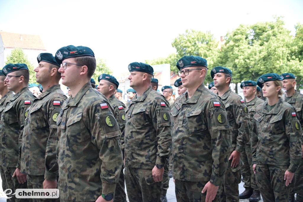 Uroczysty apel na chełmińskim rynku z okazji Święta 3. Pułku Saperów