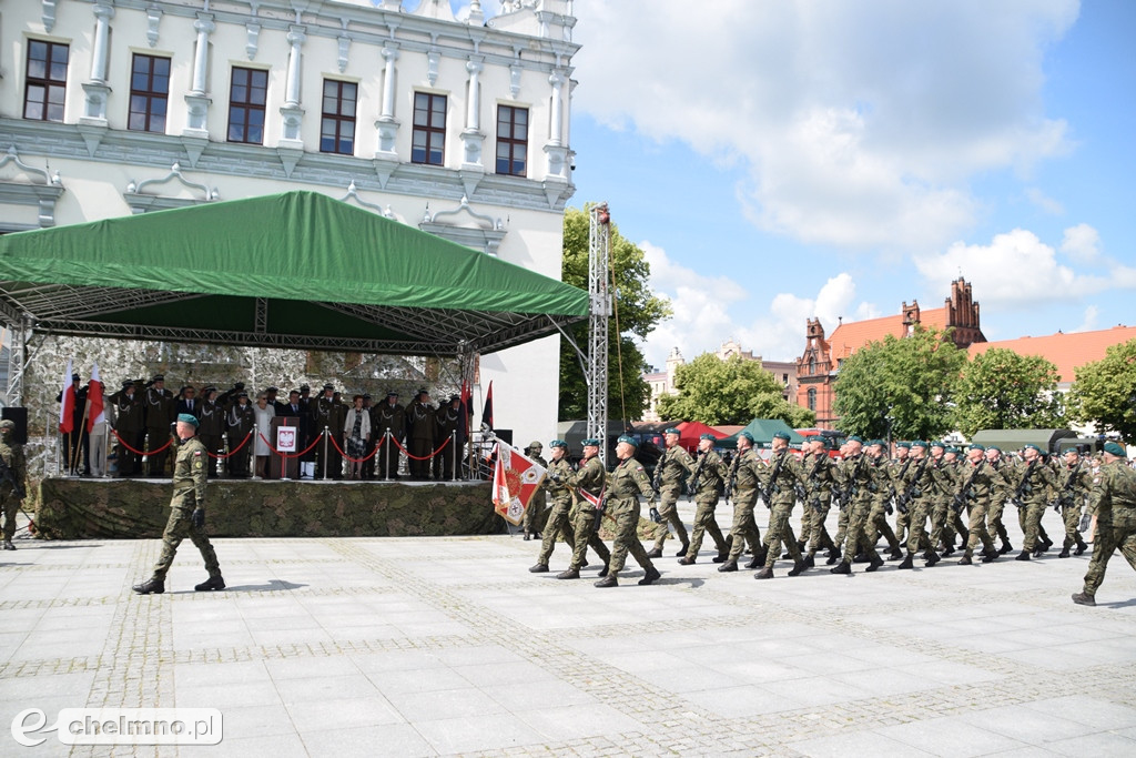 Uroczysty apel na chełmińskim rynku z okazji Święta 3. Pułku Saperów