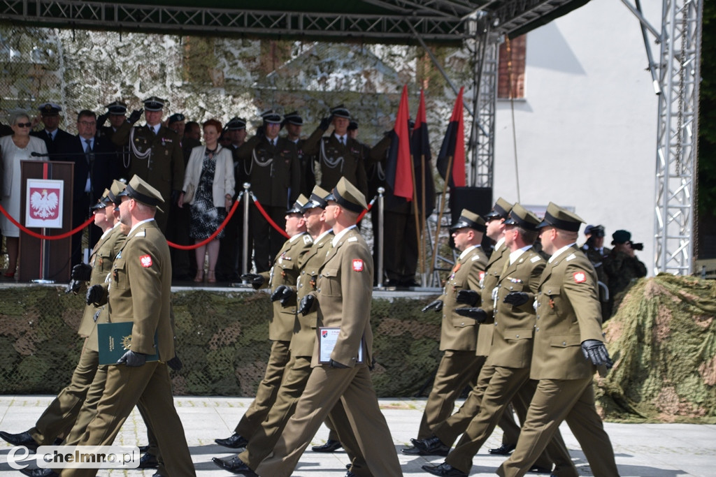 Uroczysty apel na chełmińskim rynku z okazji Święta 3. Pułku Saperów