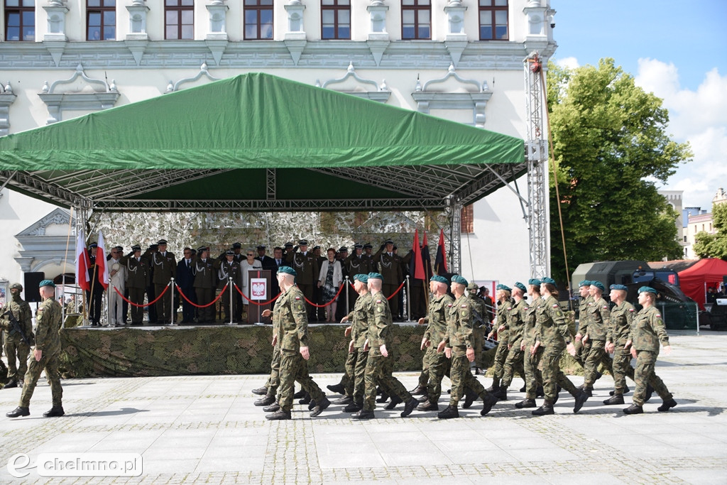 Uroczysty apel na chełmińskim rynku z okazji Święta 3. Pułku Saperów